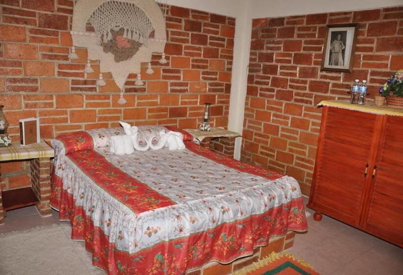 اتاق لوکس با چشم‌انداز باغ, Casa De La Luna