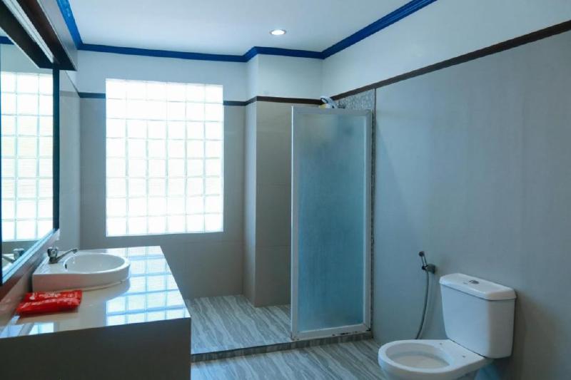 اتاق خانوادگی, Reddoorz Plus @ Castle Chateau Iloilo