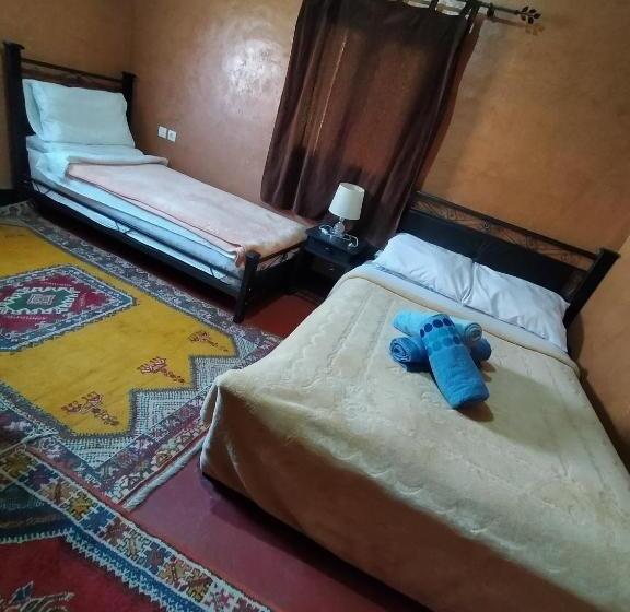 اتاق استاندارد سه تخته با چشم‌انداز باغ, Auberge Restaurant Tizgui