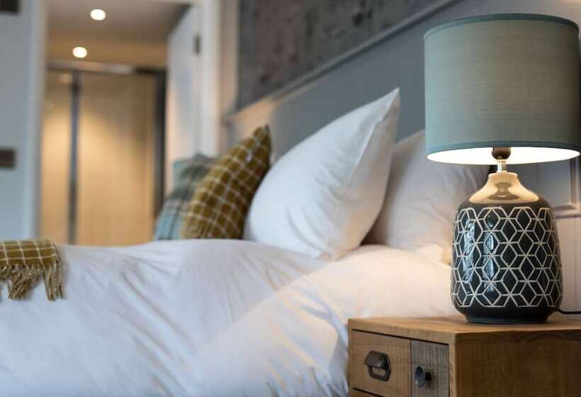 سوییت سوپریور, The Exeter Inn