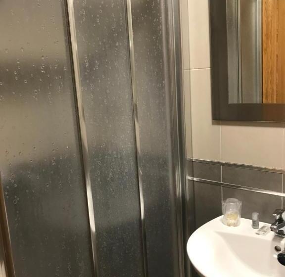 اتاق اکونومی, Residencial Santamaría