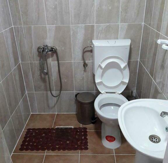اتاق ساده سه‌ نفره, Vila Dule