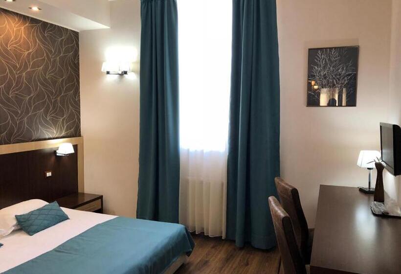 اتاق لوکس, Pensiunea Lido
