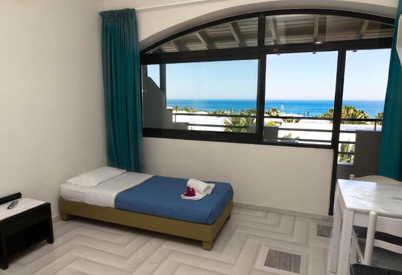 1 Bedroom Apartment Sea View, Anna Maria Village