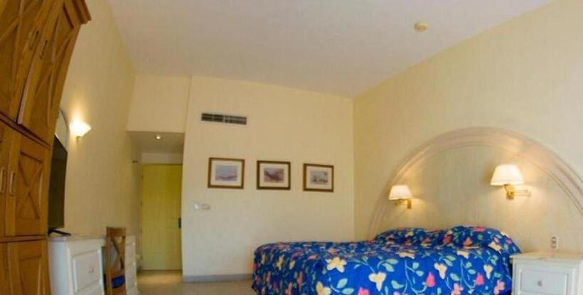 اتاق اجرایی با تخت بزرگ, Club Maeva Miramar Tampico