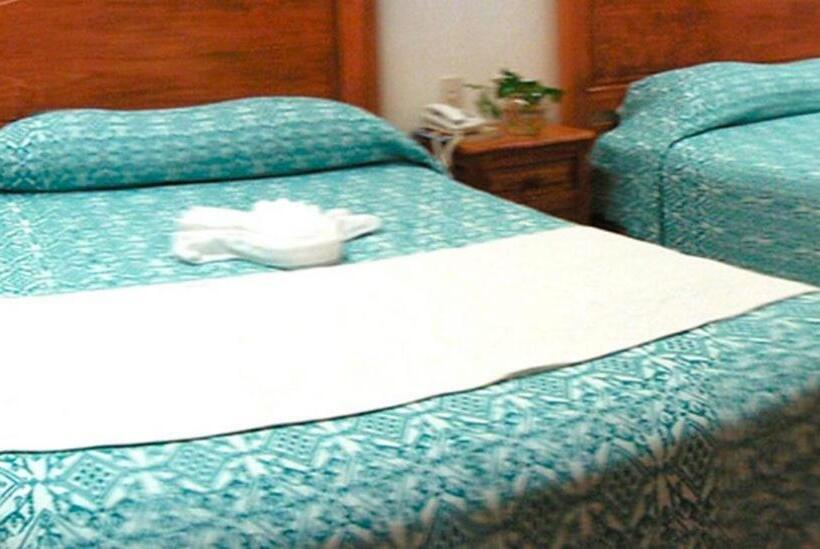 Habitación Estándar 2 Camas Matrimonio, Don Quijote