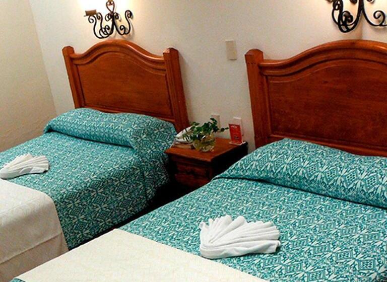 Habitación Triple Estándar, Don Quijote