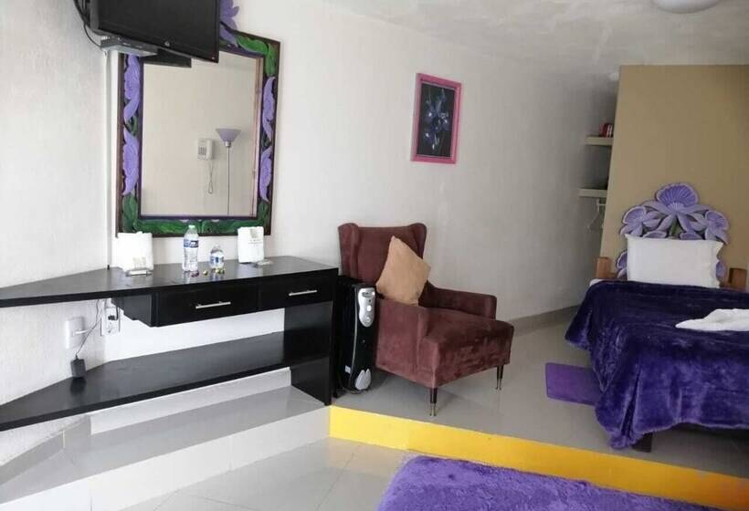 اتاق استاندارد سه نفره, El Refugio