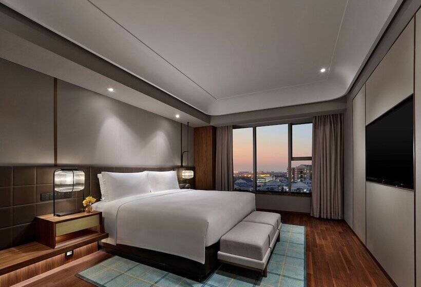 سوئیت مدیریتی 2 خوابه, Hilton Shanghai Hongqiao