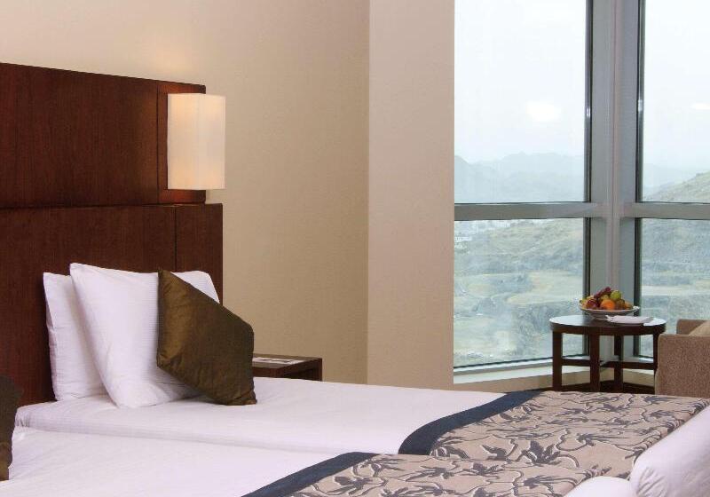اتاق استاندارد سه تخته با چشم‌انداز, Movenpick  & Residence Hajar Tower Makkah