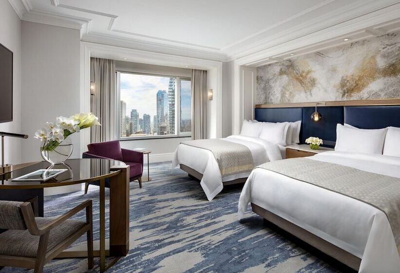 اتاق لوکس با چشم‌انداز شهر, The St. Regis Toronto