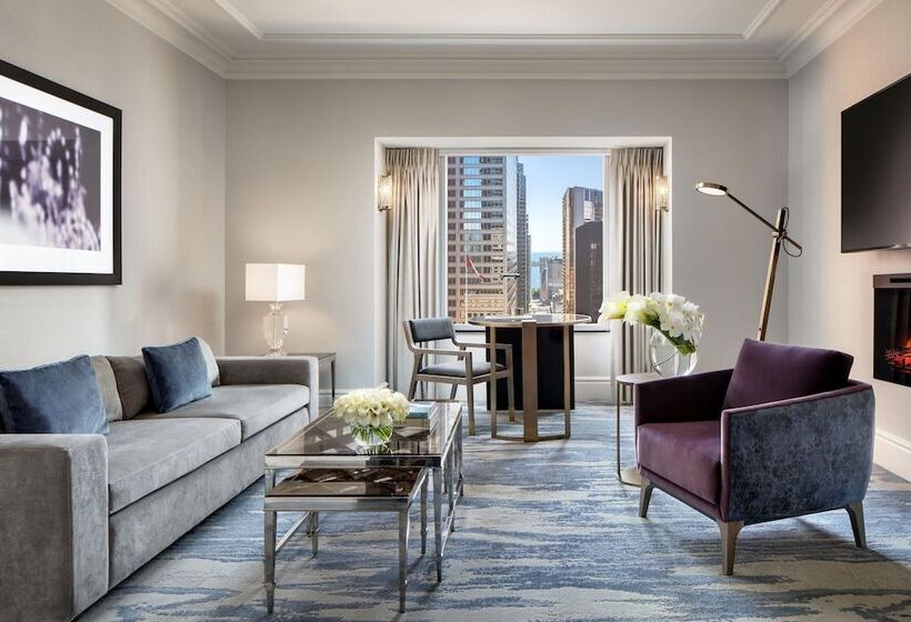 Deluxe Suite, The St. Regis Toronto