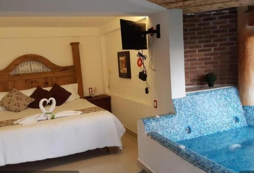 سوئیت با وان آب گرم, Revi Inn
