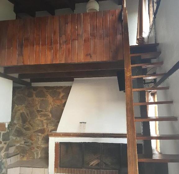 بنگله خانوادگی, Revi Inn