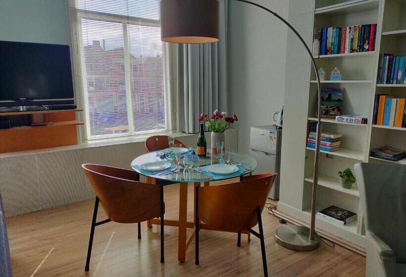 اتاق لوکس سه تخته, B&b Hart Van Leiden