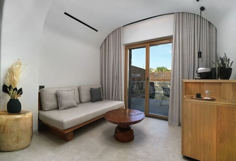 Premium room with terrace, Radisson Blu Zaffron Resort, Santorini