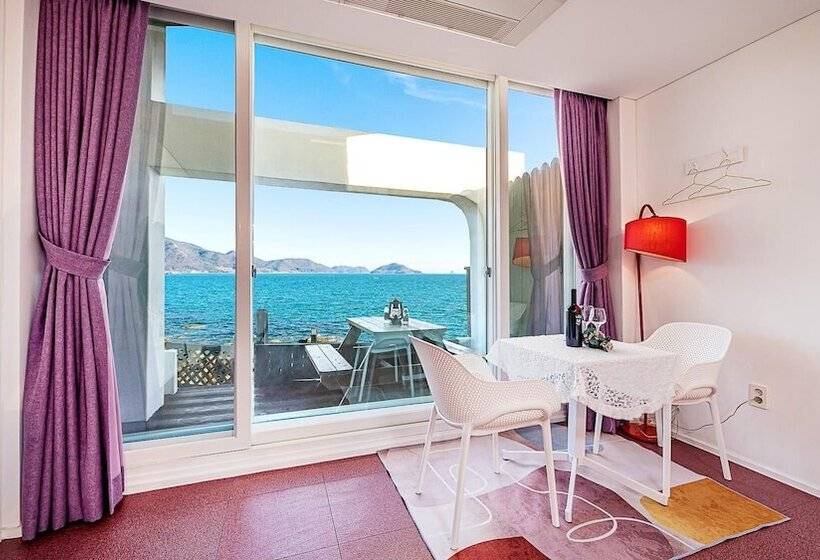 آپارتمان عادی 1 خوابه, Namhae Opera House Pension