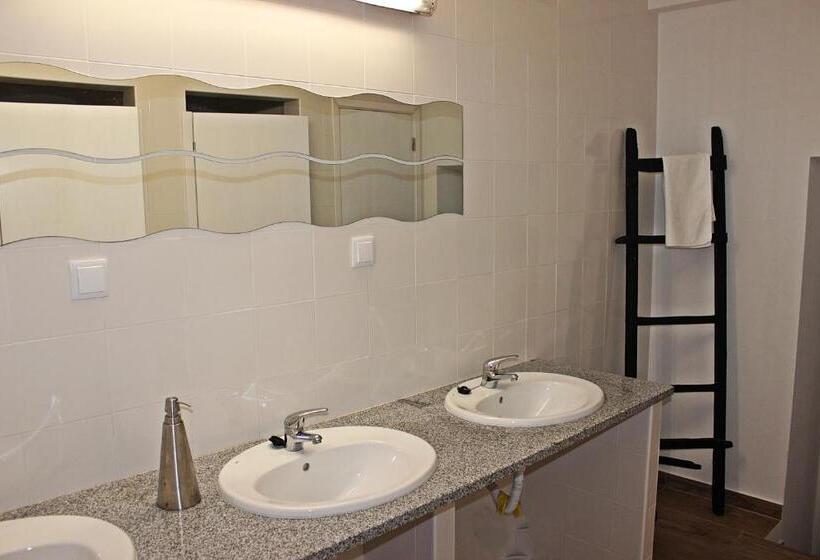 تختخواب در اتاق مشترک, Horta Do Vale   Nature House