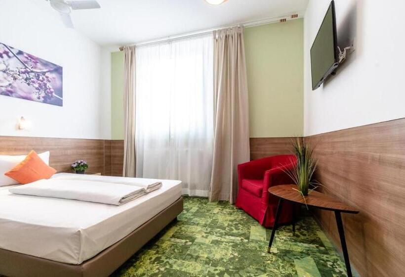 استودیوی استاندارد, 24seven Apartments   Self Check In