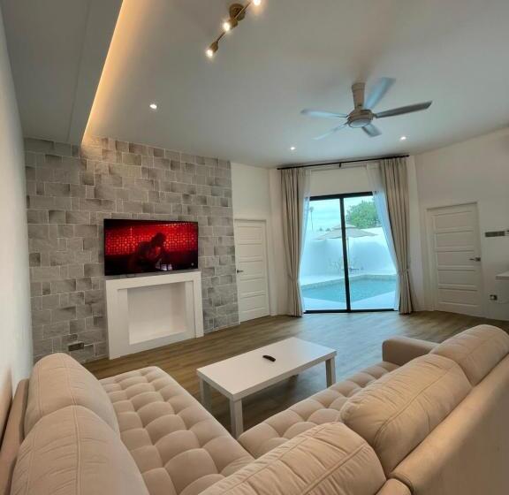 ویلای یک اتاق خوابه با استخر شنا, Dz Residence Tunjong