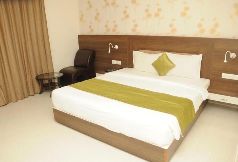 سوییت سوپریور, Madhuvan Suites By Blues