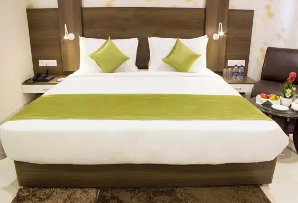 سوییت سوپریور, Madhuvan Suites By Blues