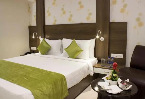 سوییت سوپریور, Madhuvan Suites By Blues