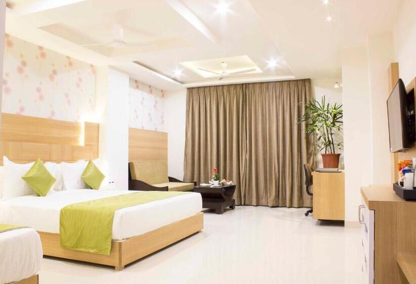 سوییت سوپریور, Madhuvan Suites By Blues