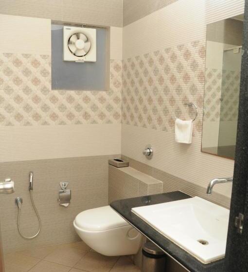 سوییت, Madhuvan Suites By Blues