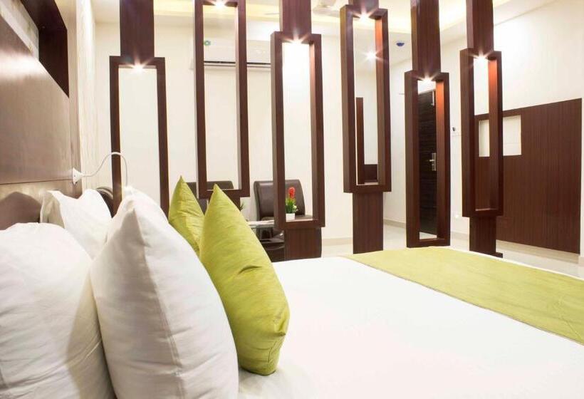 سوییت, Madhuvan Suites By Blues