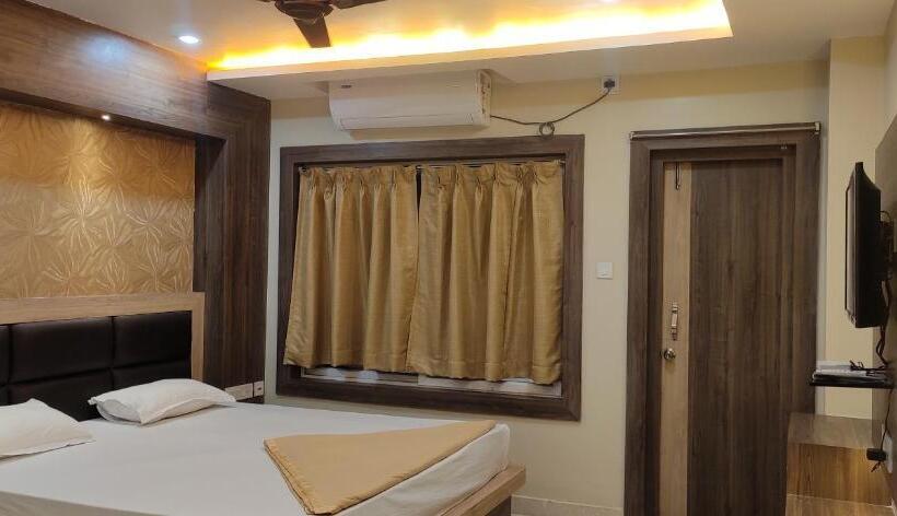 اتاق سوپریور, Guru Estate
