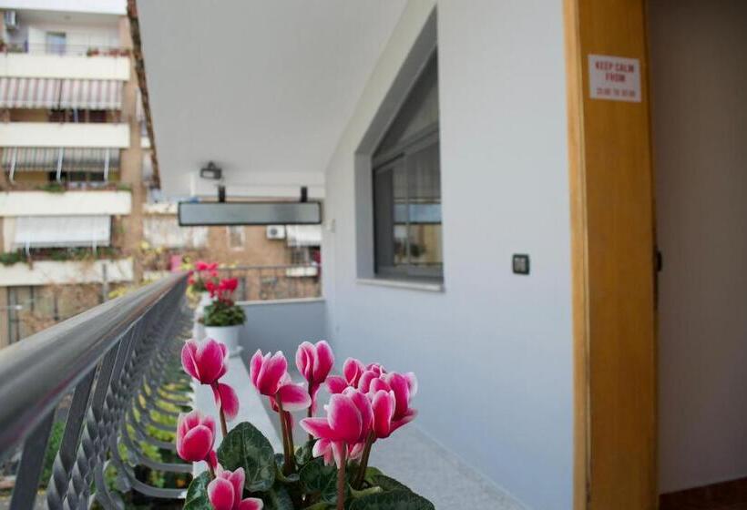 اتاق استاندارد با بالکن, Me & You Hostel
