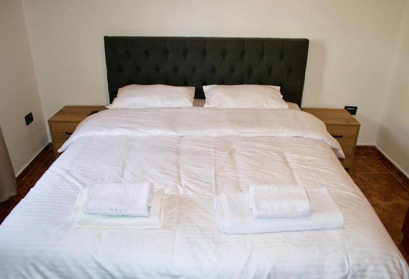 اتاق استاندارد با بالکن, Me & You Hostel