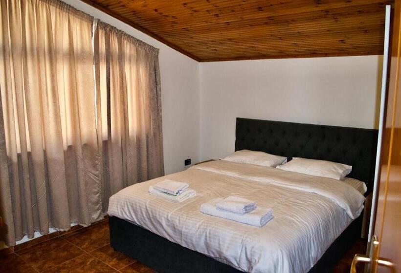 اتاق استاندارد با بالکن, Me & You Hostel