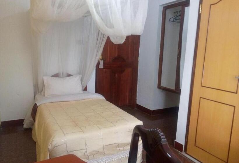 اتاق استاندارد سه نفره, Karibu Heritage House