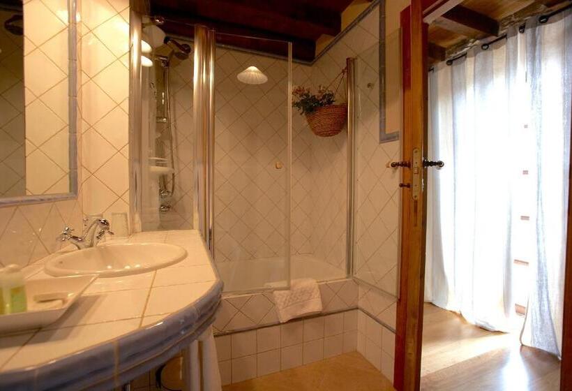 اتاق استاندارد سه نفره, Areal