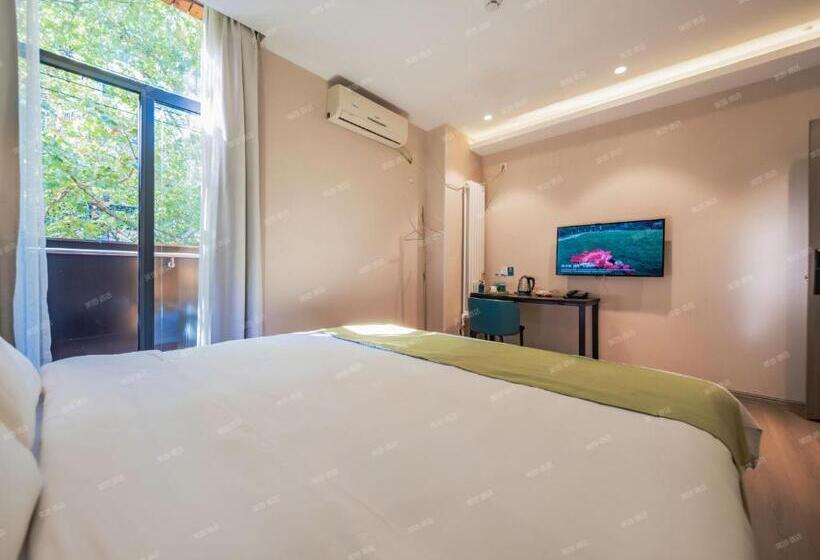اتاق سوپریور با بالکن, Wutong Ins Designer