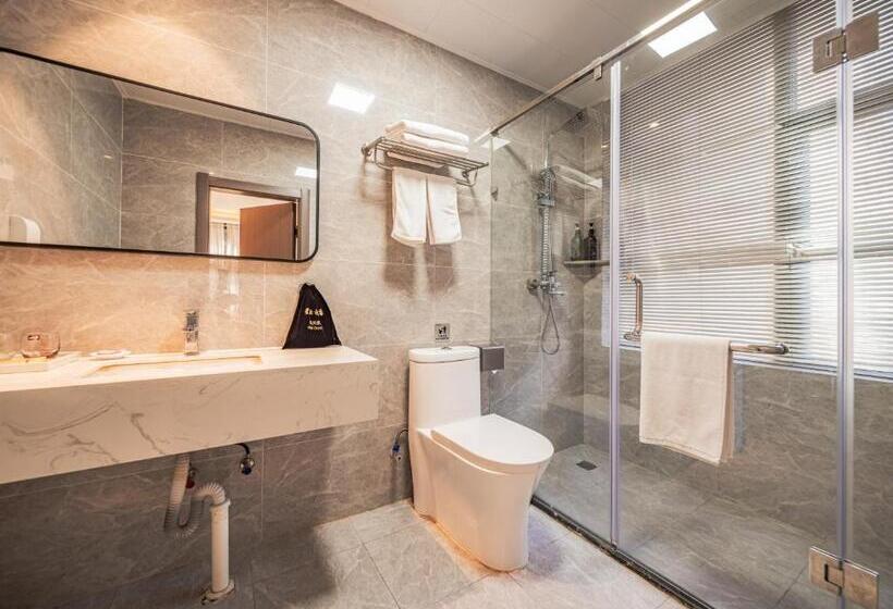 اتاق خانوادگی, Wutong Ins Designer