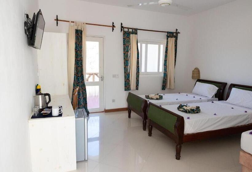 اتاق استاندارد با بالکن و چشم‌انداز دریا, Ahg Sun Bay Mlilile Beach