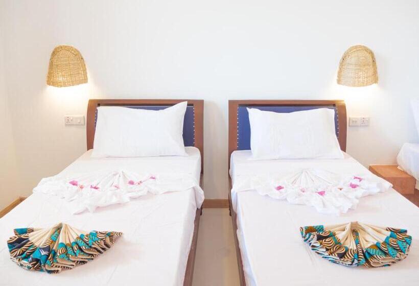 اتاق استاندارد با بالکن و چشم‌انداز دریا, Ahg Sun Bay Mlilile Beach