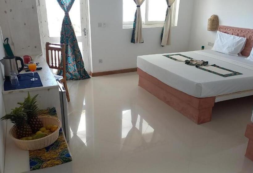 اتاق استاندارد با بالکن و چشم‌انداز دریا, Ahg Sun Bay Mlilile Beach