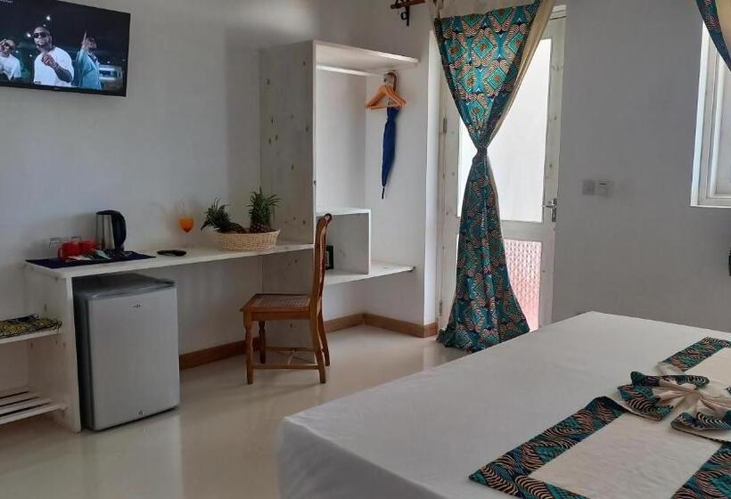 اتاق استاندارد با بالکن و چشم‌انداز دریا, Ahg Sun Bay Mlilile Beach