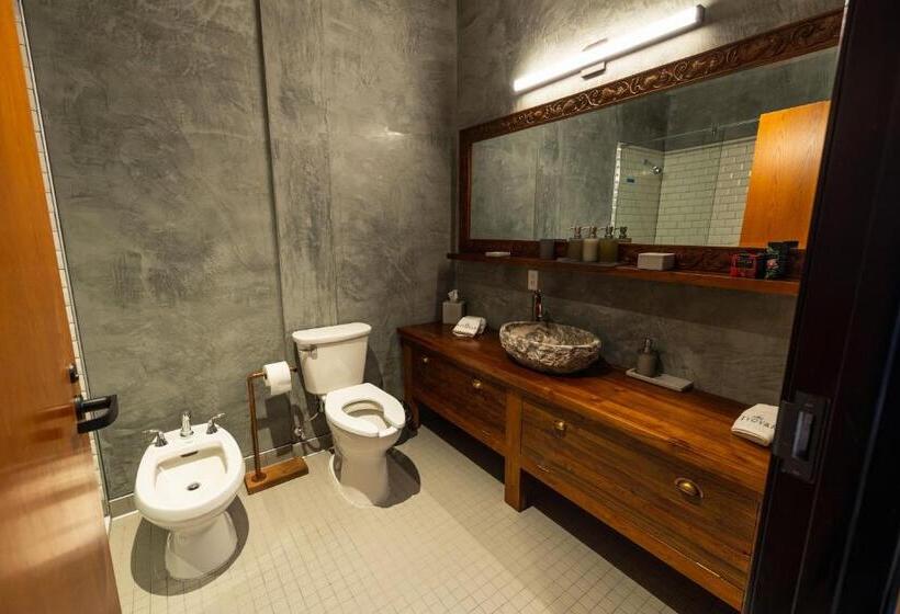 اتاق لوکس با تخت بزرگ, Pivovar