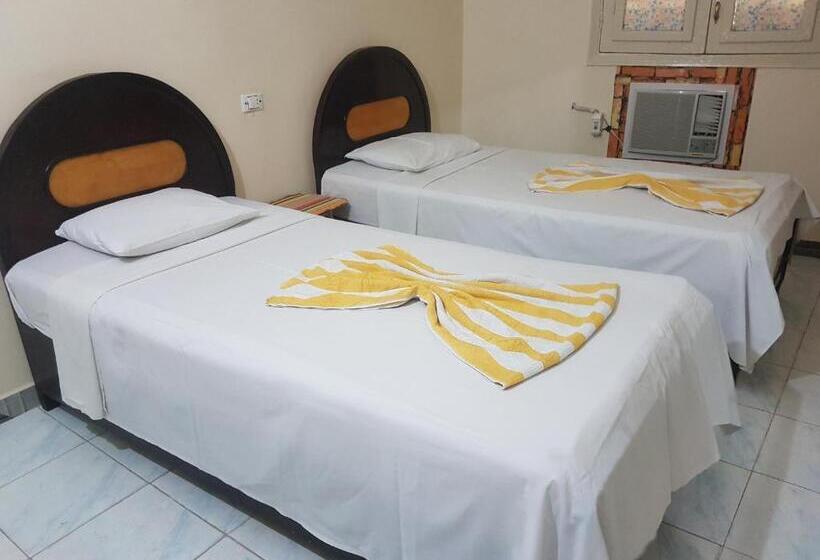 اتاق خانوادگی, Bob Marley Hotel Luxor & Restaurant