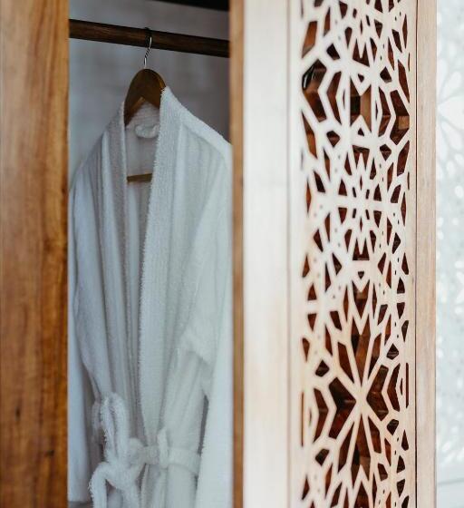 سوییت, Lux Marijani Zanzibar