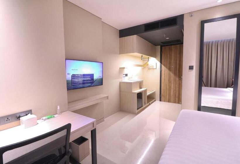 اتاق لوکس با تخت بزرگ, Prime Park Hotel & Convention Lombok