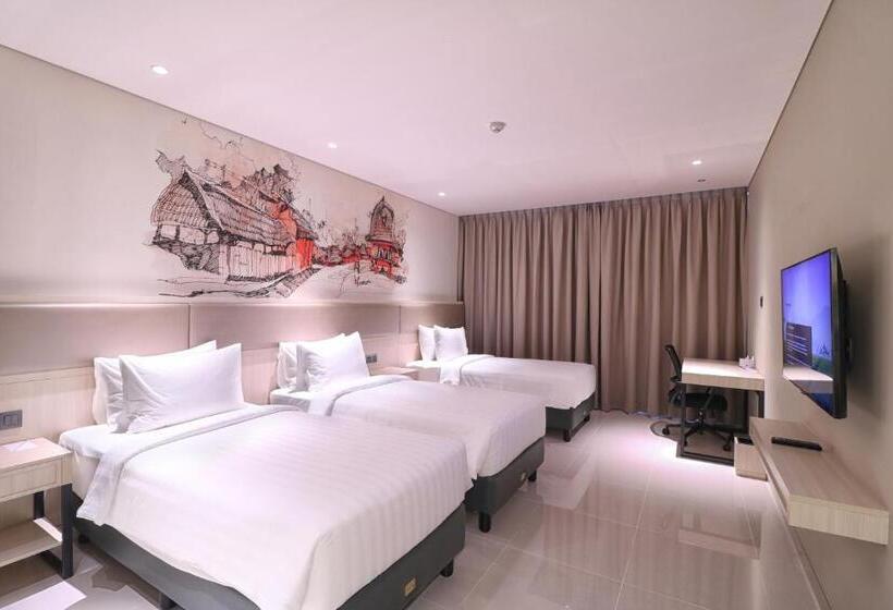 اتاق لوکس سه تخته, Prime Park Hotel & Convention Lombok