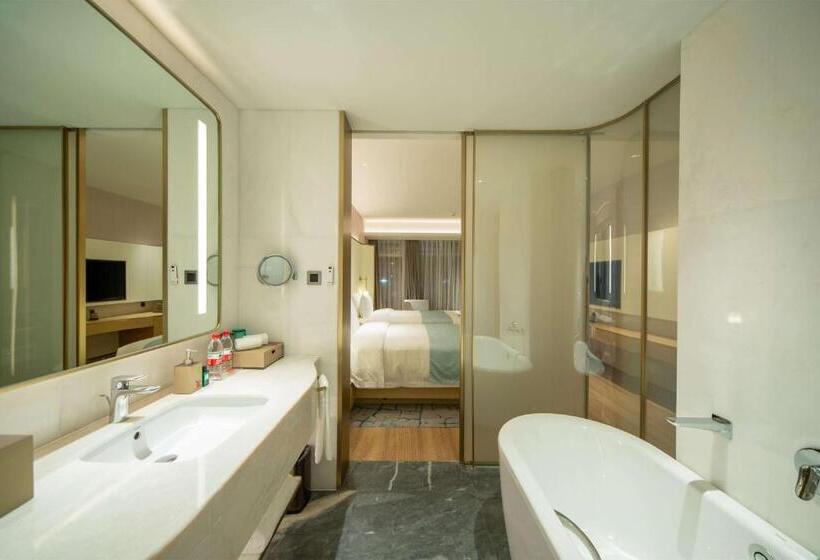 Superior room with lake view, Wyndham Garden Jinjiang
