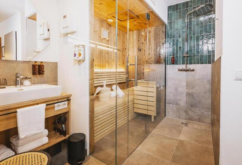 اتاق استاندارد, Nikolaus By Avenida Panoramic Wellness Suites