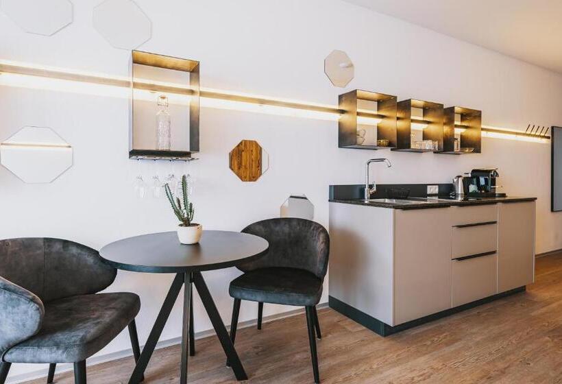 اتاق لوکس, Nikolaus By Avenida Panoramic Wellness Suites